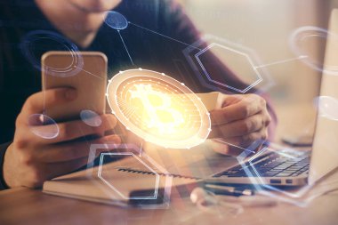 Erkeklerin el ele tutuşmalarının ve telefon ve kripto para birimi engelleme teması çiziminin iki kez görüntülenmesi.