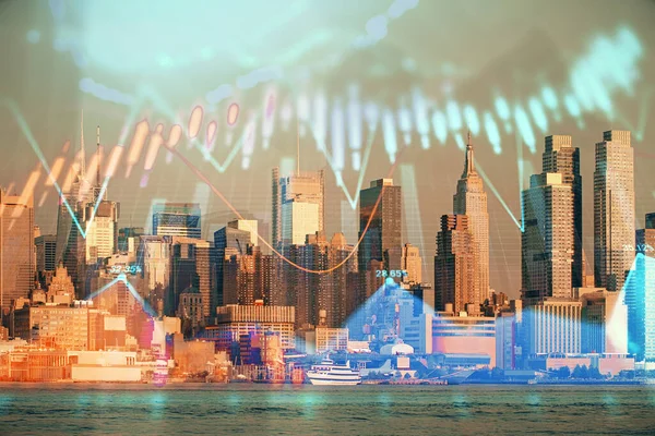 Gráfico Forex na vista da cidade com arranha-céus de fundo exposição dupla. Conceito de análise financeira . — Fotografia de Stock