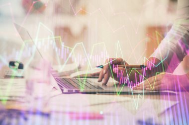 Bilgisayarda ve ön x grafik hologram çiziminde kadın eli yazarken çift pozlama. Borsa yatırım kavramı.