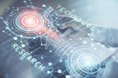 Erkeklerin el ele tutuşup dijital bir cihaz ve veri temalı çizim kullanırken çift pozlama. Teknoloji konsepti.