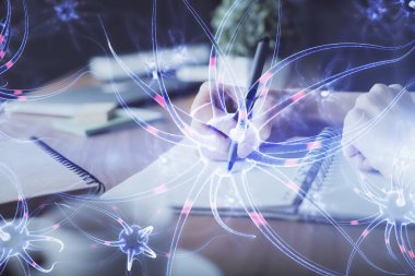 El üstünde tutulan nöron hologramı. Araştırma ve öğrenim kavramı. Çift pozlama