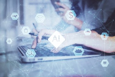 Bilgisayar ve veri temalı hologram çizimleri üzerinde çalışan kadın ellerine çok fazla maruz kalma. Teknoloji kavramı.