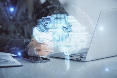 Kredi kartı ve beyin hologramı çizimi tutan bir kadının online alışverişine iki kez maruz kalışı. Veri E-ticaret kavramı.