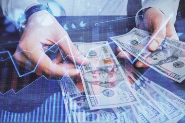 Finansal grafiğe çoklu pozlama hologram, Amerikan dolarları ve insan eli. Analiz kavramı.