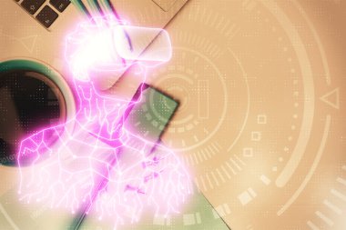 AR hologram çizimleri masaüstü arka planında bilgisayarın üzerinde. Üst Manzara. Çoklu maruz kalma. Artırılmış gerçeklik kavramı.