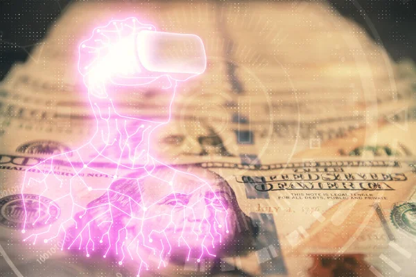 Doble exposición del hombre que usa gafas VR que dibujan sobre el fondo de la factura de dólares. Concepto de realidad virtual . —  Fotos de Stock