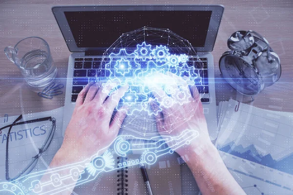 Double exposition des mains mans tapant sur le clavier de l'ordinateur et le thème de données dessin hologramme. Vue de dessus. Concept technologique. — Photo