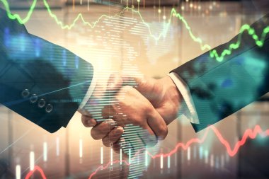Forx grafik hologramı ve iki adamın el sıkışması. Borsa konsepti.