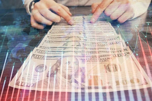 Multi exponering av forex diagram rita hologram och USA dollar räkningar och manshänder. Koncept för teknisk analys. — Stockfoto