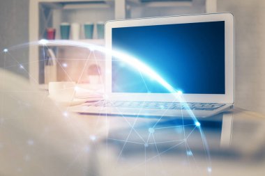 Sosyal ağ tema simgesi olan masaüstü bilgisayarı. Çoklu maruz kalma. Uluslararası bağlantılar kavramı.