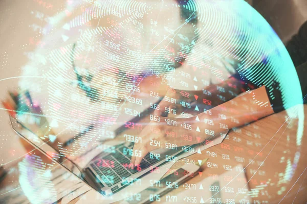 컴퓨터와 비즈니스 테마 홀로그램 그림에서 손으로 타이핑하는 여성의 다양 한 노출. 성공 개념. — 스톡 사진