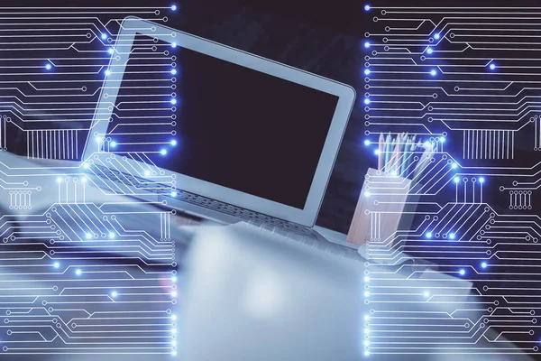 Bilgisayar, teknoloji temalı hologramla birlikte ofiste. Çoklu maruz kalma. Teknoloji kavramı.