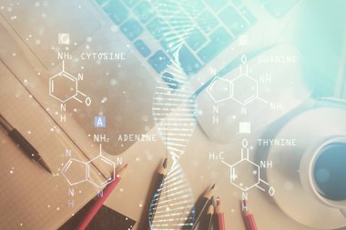 Masaüstü arkaplanındaki bilgisayardan DNA hologramı çizimleri. Üst Manzara. Çoklu maruz kalma. Tıp eğitimini kabul et.