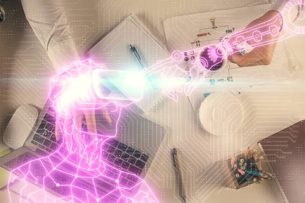 Erkeklerin ellerinin bilgisayar klavyesini ve sanal gerçeklik hologramı çizimlerini iki kez göstermesi. Üst Manzara. Teknoloji konsepti. Gelecek.. — Stok fotoğraf