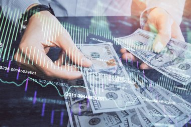 Finansal grafiğe çoklu pozlama hologram, Amerikan dolarları ve insan eli. Analiz kavramı.