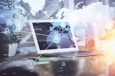 Sosyal ağ hologramıyla birlikte bilgisayar masaüstünde. Çifte maruziyet. Uluslararası insan ilişkileri kavramı.