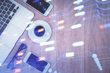 Çalışma masasının üzerine teknoloji teması çizimi çifte pozlama. Üst Manzara. Küresel veri analiz kavramı.