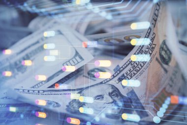 İki kez veri temasına maruz kalınca dolar banknotları arka planda kalıyor. Teknoloji konsepti.