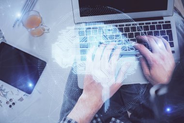 Bilgisayar klavyesini ve beyin hologramı çizimlerini yazarken çift pozlama. Üst Manzara. Ai ve veri teknolojisi kavramı.