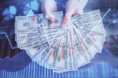 Finansal grafiğe çoklu pozlama hologram, Amerikan dolarları ve insan eli. Analiz kavramı.