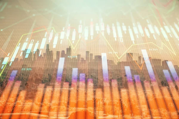 Gráfico de divisas en paisaje urbano con rascacielos wallpaper exposición múltiple. Concepto de investigación financiera . — Foto de Stock