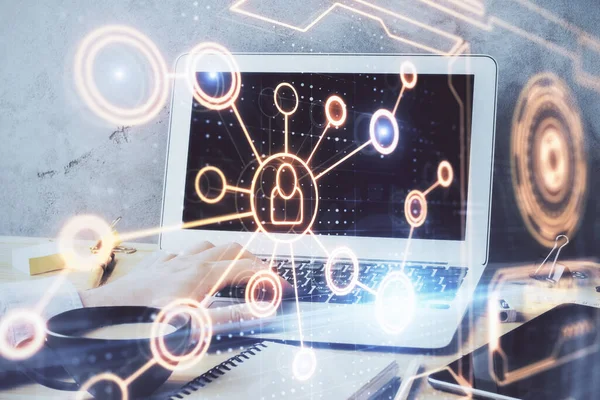 Media nätverk tema hologram med man som arbetar på datorn på bakgrunden. Begreppet internetkommunikation. Dubbel exponering. — Stockfoto