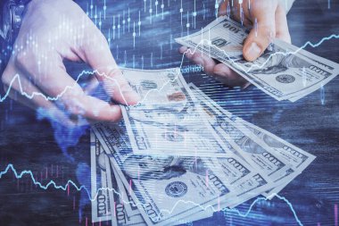 Finansal grafiğe çoklu pozlama hologram, Amerikan dolarları ve insan eli. Analiz kavramı.