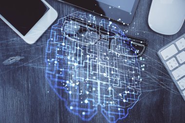 Çalışma masasının üstünde beyin çizimine iki kez maruz kalma. Üst Manzara. Küresel veri analiz kavramı.