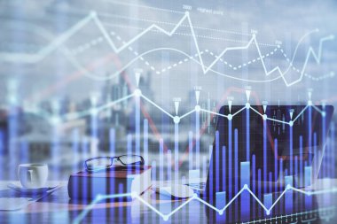 Finansal şema çizimleri ve açık defter arkaplanı olan bir masa. Önx pazarı kavramı