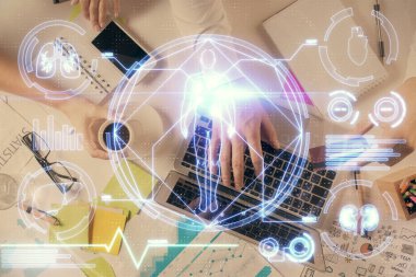 Bilgisayar klavyesini ve bilim temalı hologram çizimlerini yazarken çift pozlama. Üst Manzara. Eğitim kavramı.