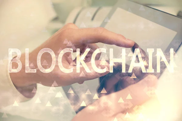 Double exposition des mains mans tenant et utilisant un téléphone et crypto-monnaie blockchain thème dessin. — Photo