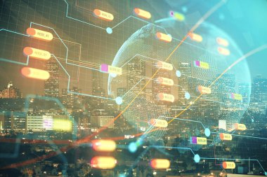 Şehir görünümünde harita ve veri temalı hologram ile gökdelenler arka planda çift pozlama. İş kavramında uluslararası teknoloji.