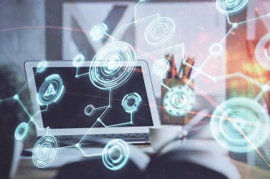 Sosyal ağ hologramıyla birlikte bilgisayar masaüstünde. Çifte maruziyet. Uluslararası insan ilişkileri kavramı.