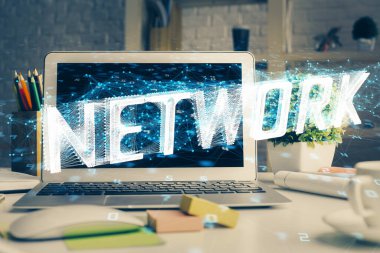 Arka planda kişisel bilgisayarı ve teknik tema çizimi olan iki kat masaüstü görüntüsü. Büyük Veri Kavramı.