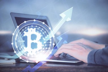 Arka planda bilgisayar üzerinde çalışan bir iş adamıyla engelleme temalı Hud. Kripto zinciri kavramı. Çift pozlama.