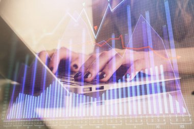 Bilgisayarda ve ön x grafik hologram çiziminde kadın eli yazarken çift pozlama. Borsa yatırım kavramı.