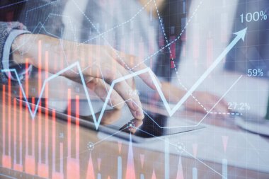 Önx grafik çizimine çifte maruz kalma ve kadın ve erkeğin birlikte çalışarak mobil bir cihaz kullanması. Ticaret konsepti.