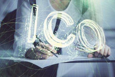 Şifreli para hologramı, kadınların el yazısı üzerine. Engelleme zinciri kavramı. Çift pozlama