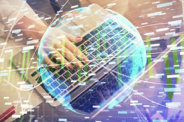 Kadın elinin bilgisayar ve iş temalı hologram çizimlerinde çok fazla pozlanması. Başarı konsepti.