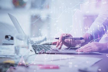 Bilgisayarda ve ön x grafik hologram çiziminde kadın eli yazarken çift pozlama. Borsa yatırım kavramı.