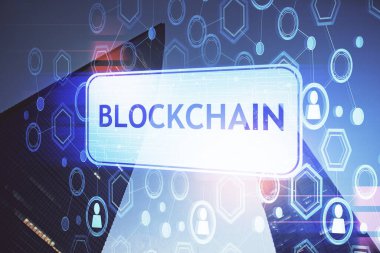 Kripto para birimi temalı hologram çizimine ve şehrin arka planına çoklu maruz kalma. Engelleme zinciri ve bitcoin kavramı.