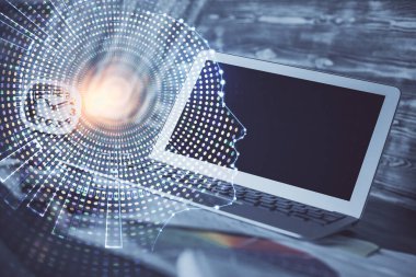 Bilgisayar ve insan beyin hologramıyla çalışma alanının çoklu açığı. Beyin fırtınası konsepti.