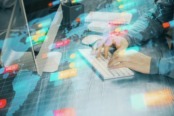 Doble exposición de dibujos tecnológicos con las manos trabajando sobre el fondo de la computadora. Concepto de innovación. — Foto de Stock