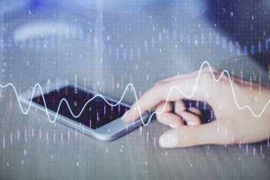 Ön x çizelgesine çift pozlama, hologram çizimi ve cep telefonu kullanan bir kadın. Finansal piyasa kavramı.