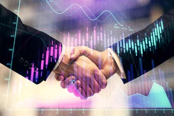 外国為替グラフホログラムと2人の男性の握手の二重暴露。株式市場の概念. — ストック写真