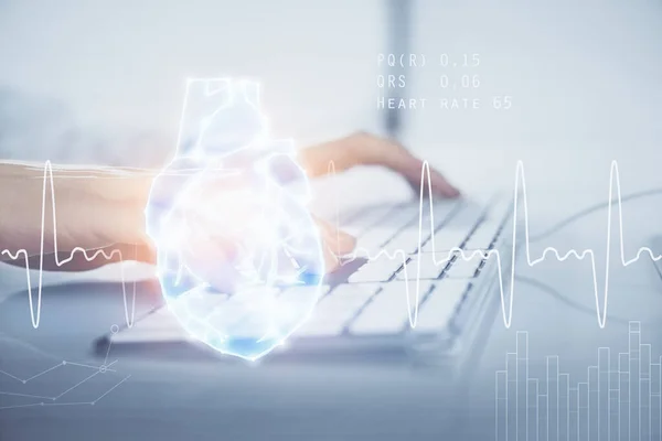 Herzzeichnung mit einem Mann, der im Hintergrund am Computer arbeitet. Medizinisches Konzept. Doppelbelastung. — Stockfoto