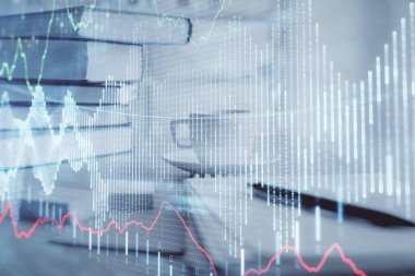 Finans şeması çizimine ve masaüstüne kahve ve masa arkasında eşyalar ile çifte pozlama. Önx piyasa ticareti kavramı