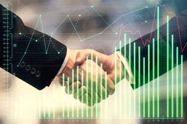 Forx grafik hologramı ve iki adamın el sıkışması. Borsa konsepti.