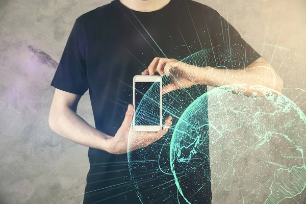 Bir erkeğin elini tutarken ve telefon ve sosyal ağ teması kullanırken çift pozlama.