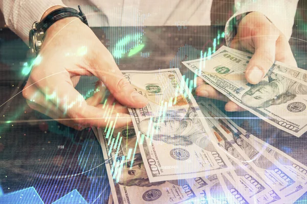 Multi exposición de gráfico financiero dibujo holograma y EE.UU. billetes de dólares y las manos del hombre. Concepto de análisis . — Foto de Stock